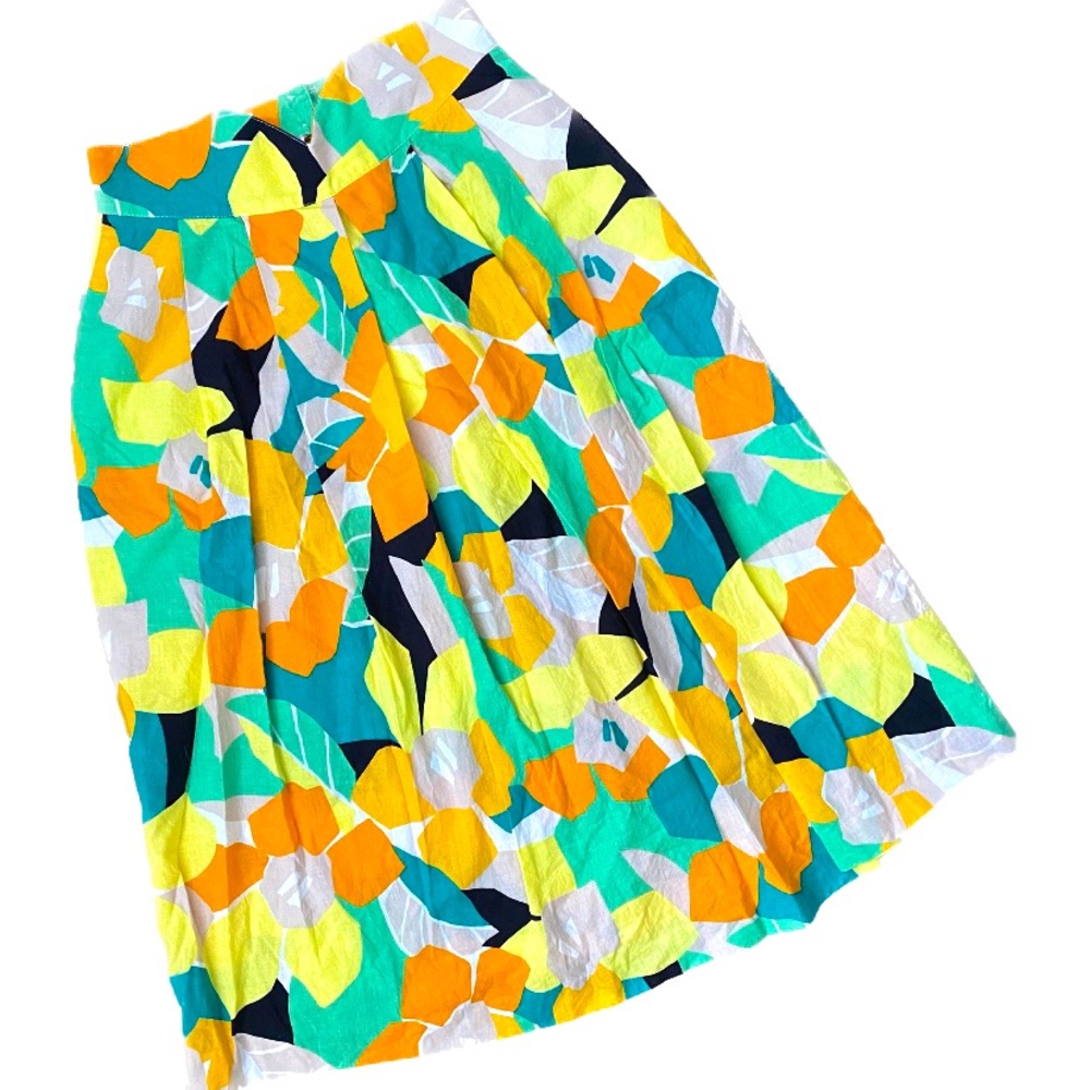 Absolutely stunning vintage skirt in excellent condition.